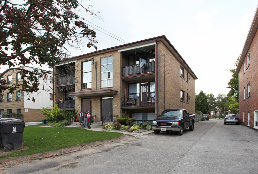 20-22 Wasdale Cres in Toronto, ON - Building Photo