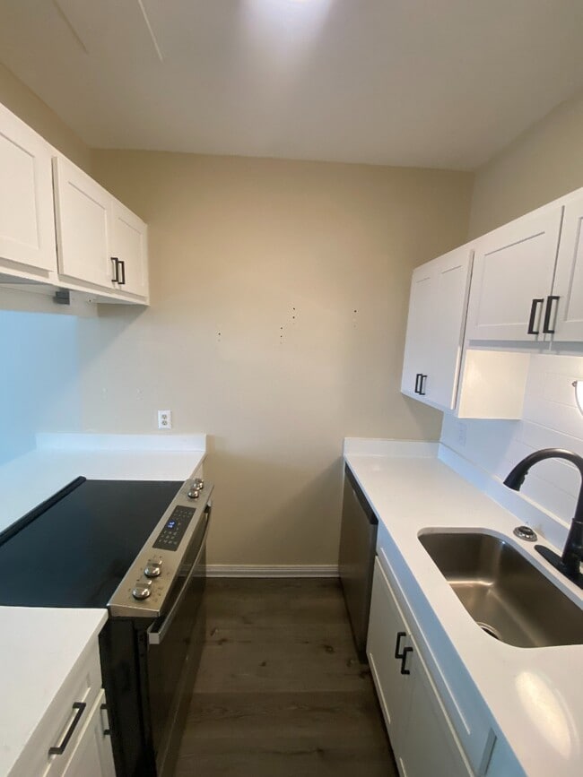 property at 911 Geyer Ave