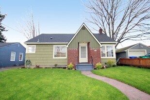 6024 NE 17th Ave in Portland, OR - Building Photo