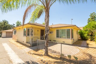 1319 Peach Ave in El Cajon, CA - Building Photo - Building Photo