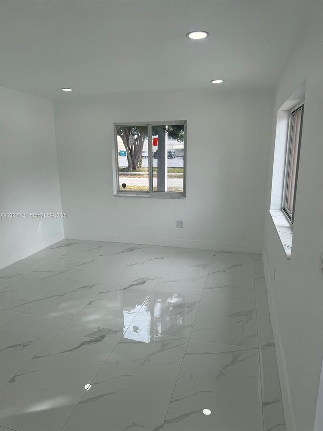 801 NW 109th St in Miami, FL - Building Photo - Building Photo