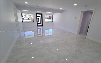 216 Shadow Way in Miami Springs, FL - Building Photo - Building Photo