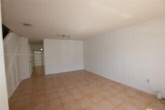 7075 NW 173rd Dr in Hialeah, FL - Building Photo - Building Photo