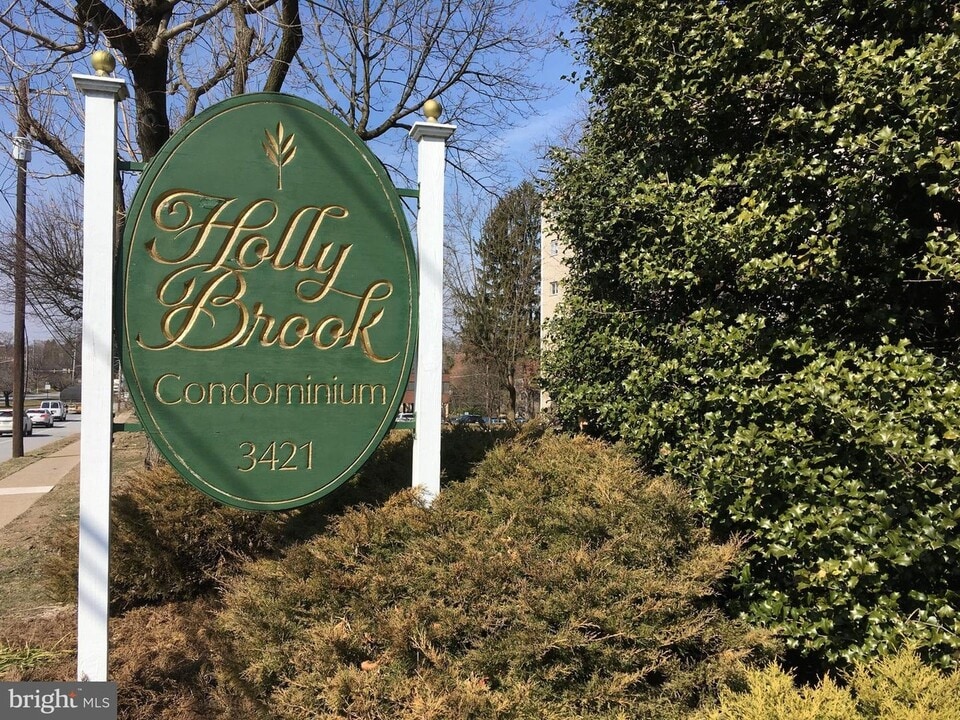3421 W Chester Pike, Unit B-32 in Newtown Square, PA - Building Photo