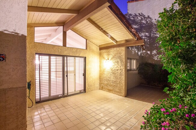 451 E Vía Carisma in Palm Springs, CA - Building Photo - Building Photo