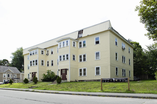 26 Elm St in Derry, NH - Foto de edificio - Building Photo