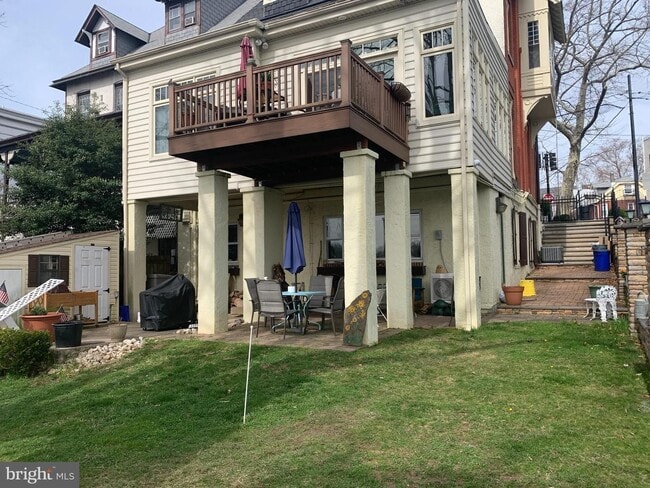 256 Radcliffe St in Bristol, PA - Foto de edificio - Building Photo