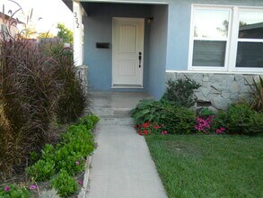 332 E Oakmont Ave in Orange, CA - Foto de edificio - Building Photo