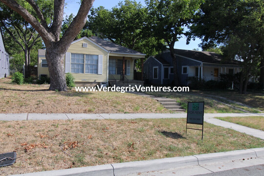 4904 Calmont Ave in Fort Worth, TX - Building Photo