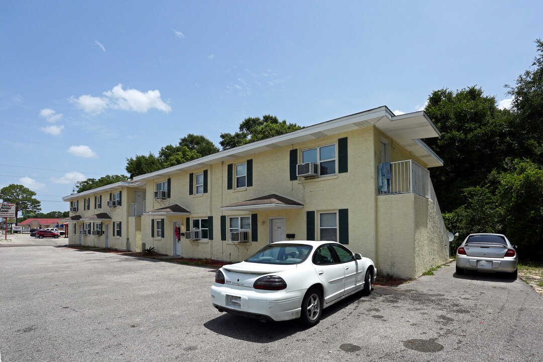 150 N John Sims Pky in Valparaiso, FL - Foto de edificio