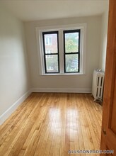 10 Glenville Ave, Unit 2 in Boston, MA - Foto de edificio - Building Photo