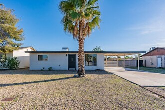 1515 W Behrend Dr in Phoenix, AZ - Foto de edificio - Building Photo