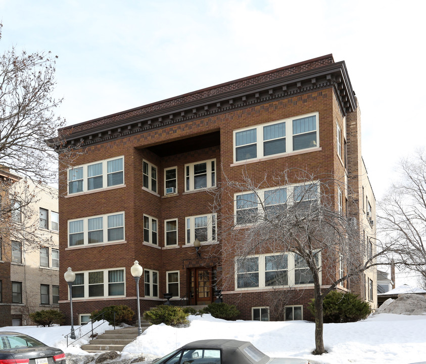 1925 DuPont Ave S in Minneapolis, MN - Building Photo