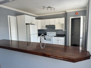 563 McCannan Ave in Peterborough, ON - Building Photo - Building Photo