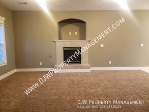 3669 N Hawkins Ave in Meridian, ID - Building Photo - Building Photo