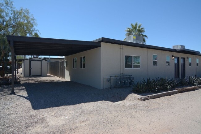 2558 E Silver St in Tucson, AZ - Building Photo - Building Photo