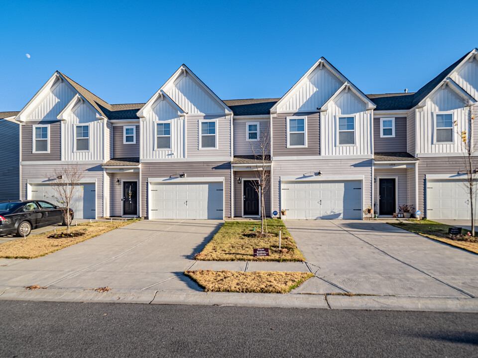 1773 Snead Dr in Oswego, SC - Foto de edificio