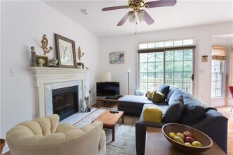 680 Highpointe Dr in Pittsburgh, PA - Building Photo - Building Photo