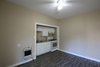 1010 S Bennett Ave in Tyler, TX - Building Photo - Building Photo