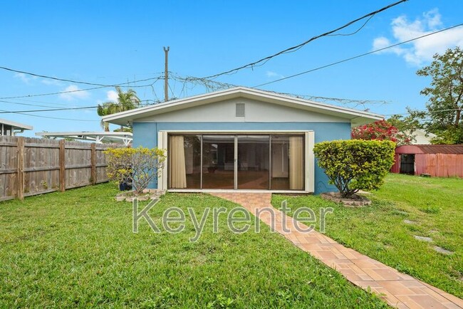20111 Eagle Nest Rd in Cutler Bay, FL - Building Photo - Building Photo
