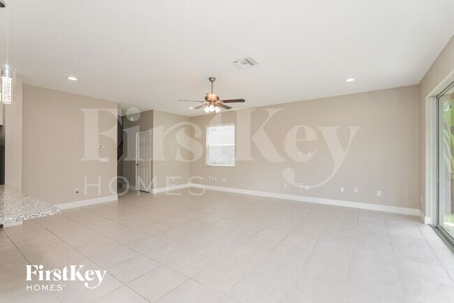 7512 Lantern Park Ave in Apollo Beach, FL - Building Photo - Building Photo