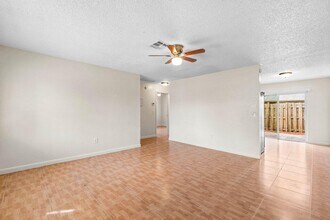 4787 Gulfstream Rd in Lake Worth Beach, FL - Building Photo - Building Photo