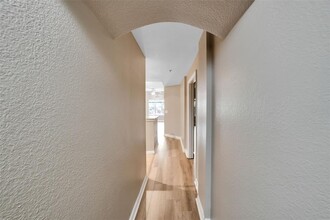 100 4th Ave S in St. Petersburg, FL - Foto de edificio - Building Photo