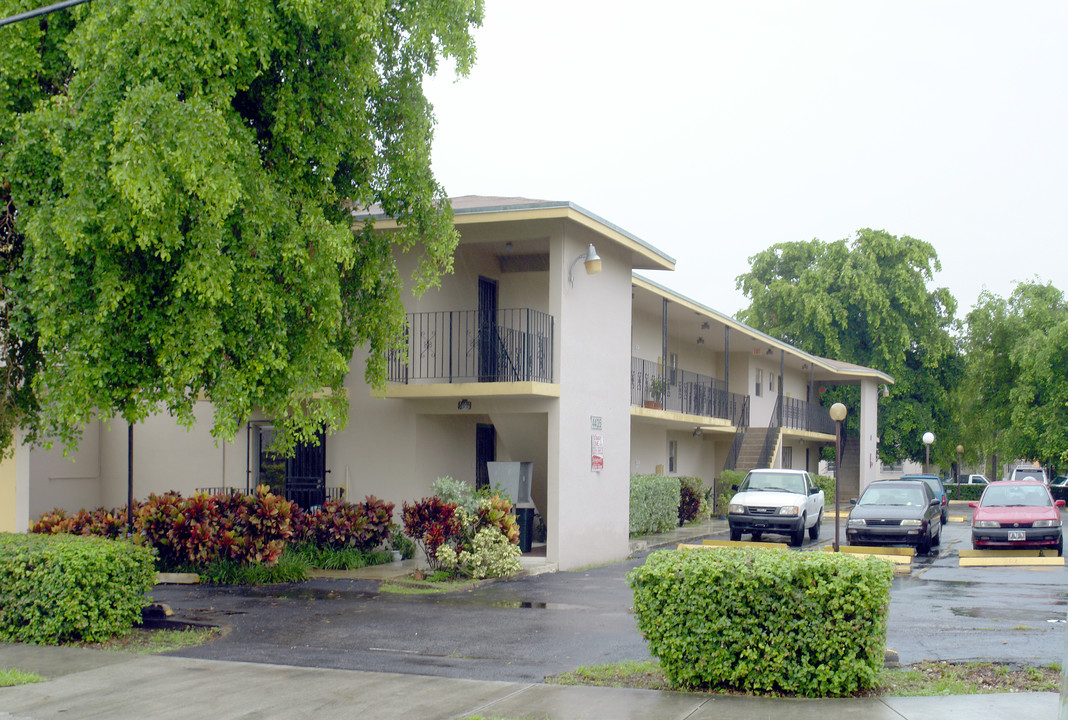 4435 W 14th Ave in Hialeah, FL - Building Photo