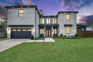 739 Azaleadell Dr in Houston, TX - Building Photo