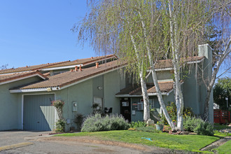 Laguna Knolls in Madera, CA - Foto de edificio - Building Photo