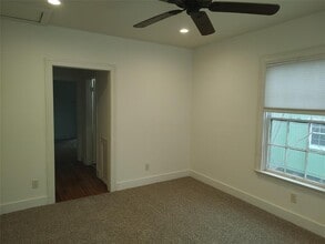 2102 Yellow Jacket Ln in Austin, TX - Building Photo - Building Photo