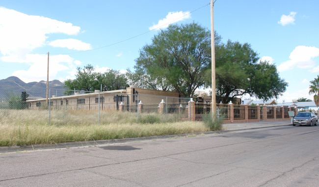 8949 Robert Dr in El Paso, TX - Building Photo - Building Photo