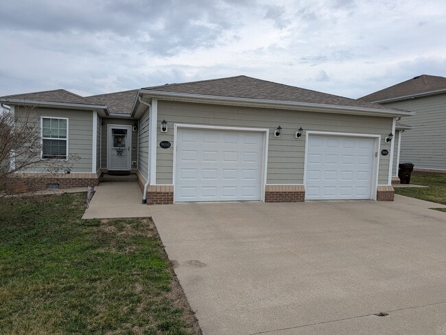 9008 Landon Ln, Unit 9010