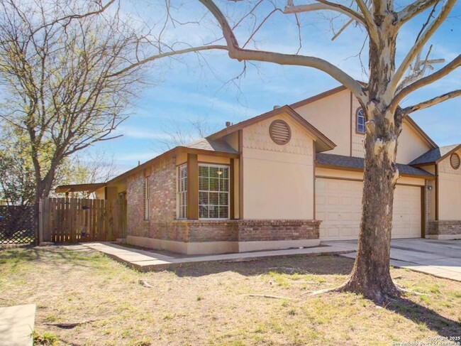 5279 Meadow Rise St, Unit 20 in San Antonio, TX - Building Photo - Building Photo