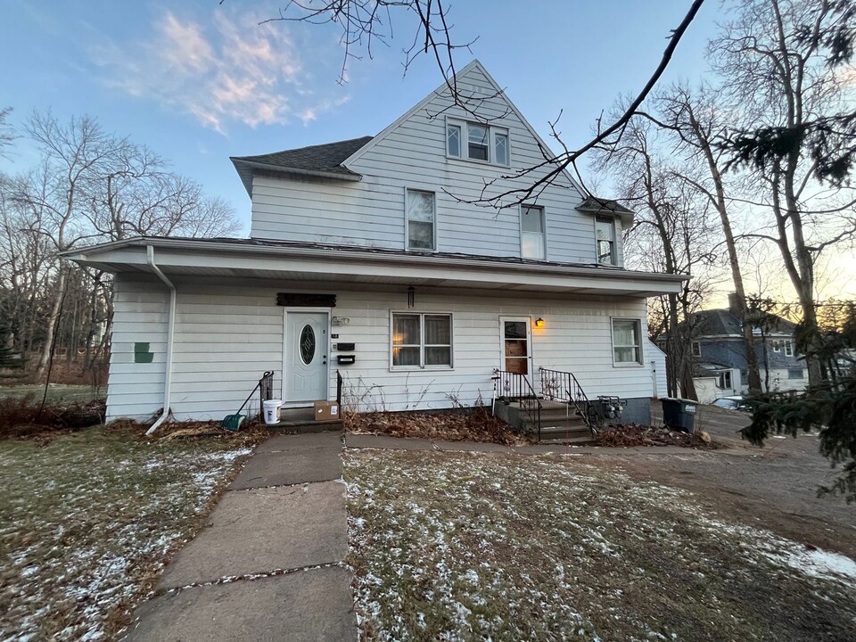 18 E Oxford St in Duluth, MN - Building Photo