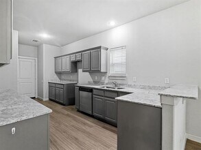 9941 Ironhorse Dr in Dallas, TX - Building Photo - Building Photo