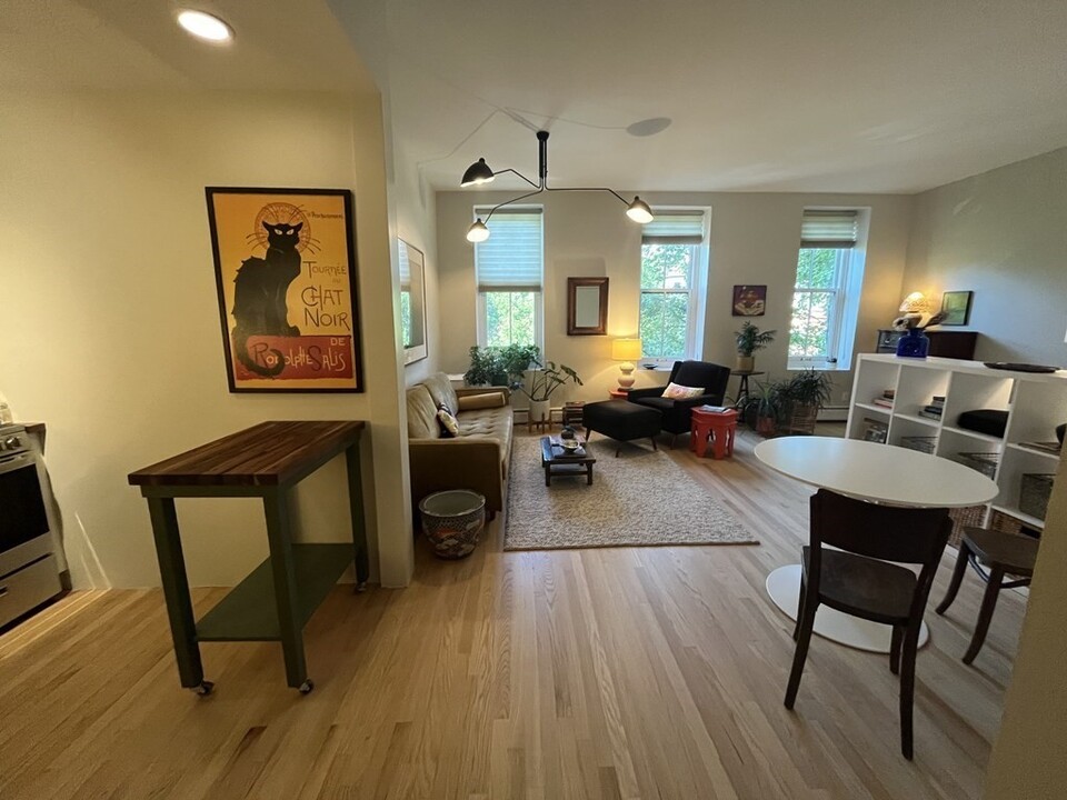 30 E Concord St-Unit -16 in Boston, MA - Building Photo