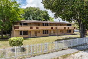 Jollivette Plaza in Miami, FL - Building Photo