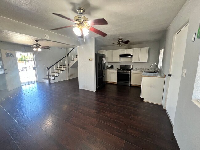 1029 13th St in Wasco, CA - Building Photo - Building Photo