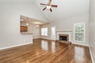 6033 Lori Anne Dr in Spring Hill, TN - Building Photo - Building Photo