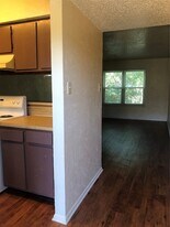 410 Bryan St, Unit 14 in Denton, TX - Building Photo