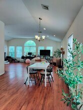 57 Dunwood Rd in Port Washington, NY - Building Photo - Building Photo