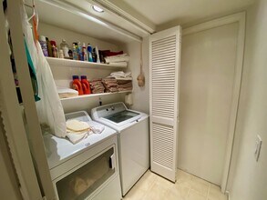 124 Alicante Aisle in Irvine, CA - Foto de edificio - Building Photo