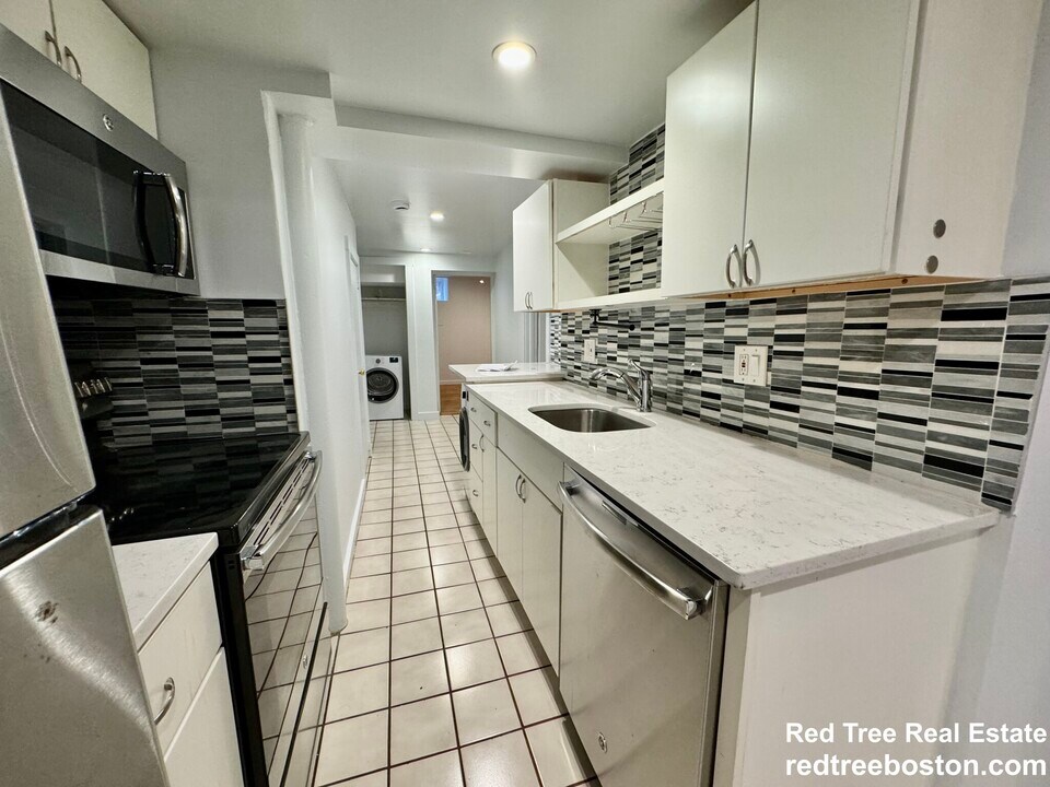 145 Chiswick Rd, Unit B in Boston, MA - Foto de edificio