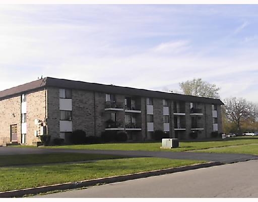 Robert Drive Apartments in North Tonawanda, NY - Building Photo - Building Photo