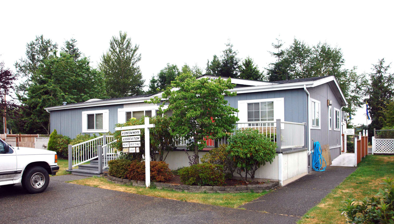 Mountain Meadows Mobile Home Park in Enumclaw, WA - Building Photo