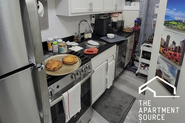 648 W Roscoe St, Unit NG in Chicago, IL - Building Photo - Building Photo