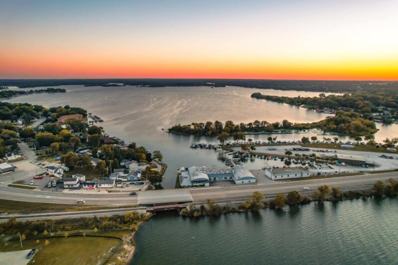 115 Nippersink Blvd in Fox Lake, IL - Building Photo