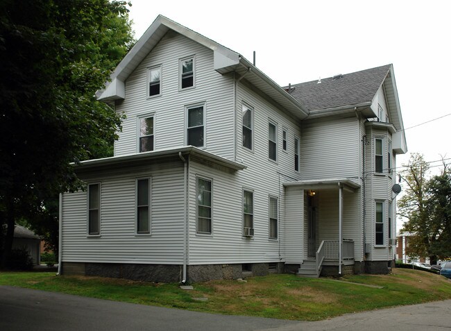 50 Pleasant St in Weymouth, MA - Foto de edificio - Building Photo