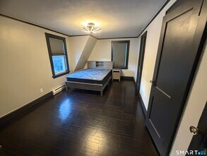 3 Park Ave in Bloomfield, CT - Building Photo - Building Photo